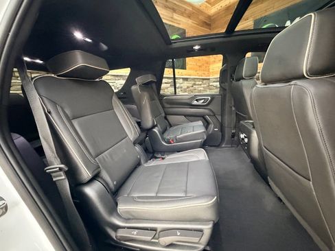Used 2023 GMC Yukon SLT w/ SLT Premium Package AWD/4WD image 39