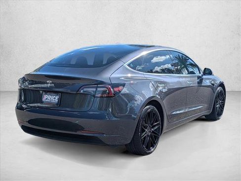 Used 2018 Tesla Model 3 Mid Range image 5