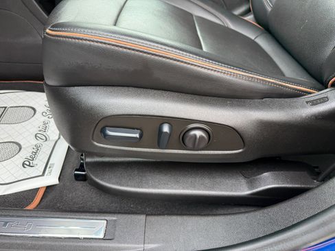 Used 2023 GMC Acadia AT4 w/ Technology Package image 26