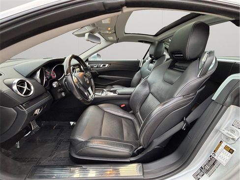 Used 2015 Mercedes-Benz SL 550 image 2