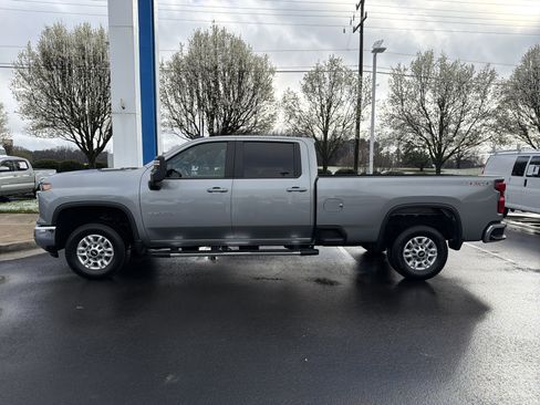 Used 2025 Chevrolet Silverado 2500 LT w/ Safety Package image 7