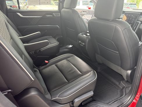 Used 2024 GMC Acadia Denali w/ Super Cruise Package FWD image 14