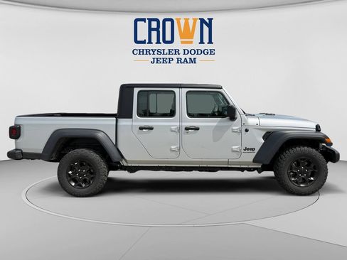 Used 2023 Jeep Gladiator Sport w/ Trailer Tow Package AWD/4WD image 2