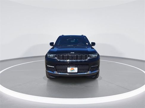 Used 2024 Jeep Grand Cherokee L Limited w/ Luxury Tech Group II image 2