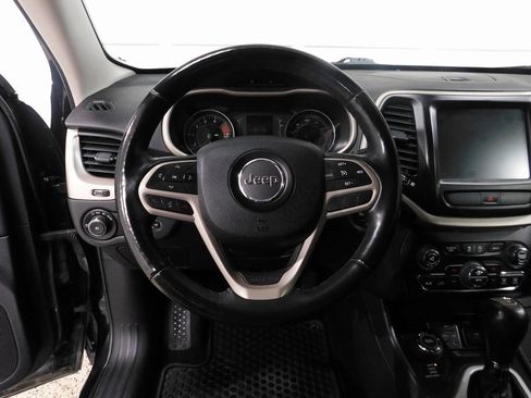 Used 2017 Jeep Cherokee Latitude w/ Comfort & Convenience Group image 42