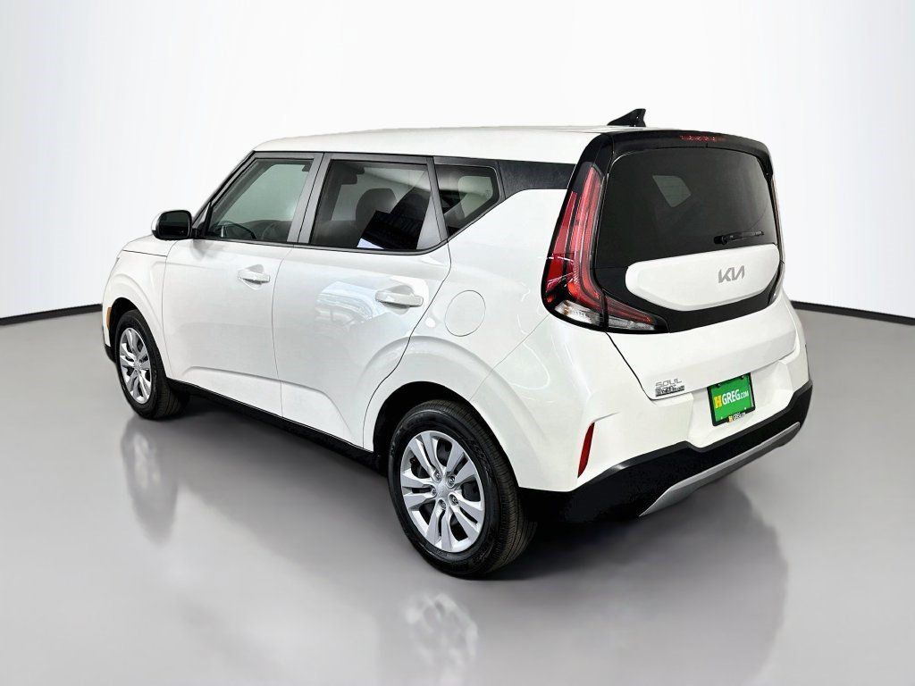 Used 2025 Kia Soul LX FWD image 7