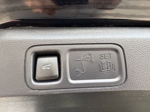 Used 2024 Ford Expedition Max XLT image 11