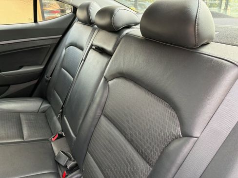 Used 2017 Hyundai Elantra Limited w/ Limited Tech Package 04 image 18
