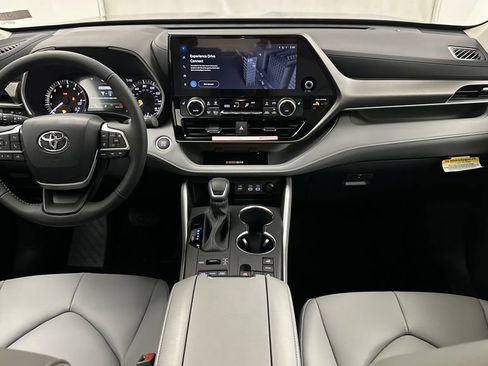 Certified 2024 Toyota Highlander XLE AWD/4WD image 23