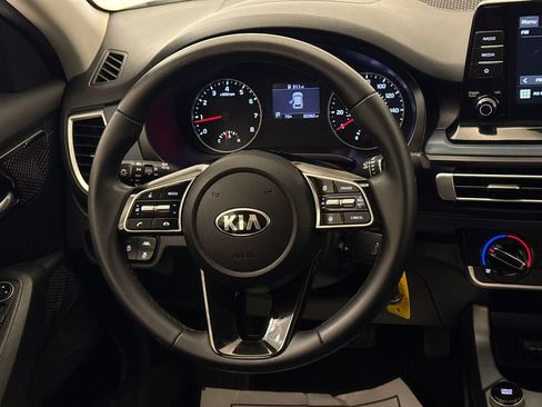 Used 2021 Kia Seltos S FWD image 13