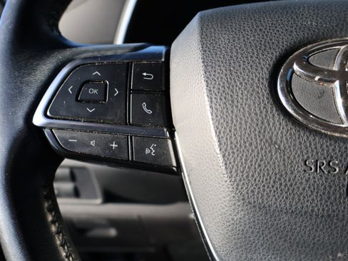 Used 2020 Toyota Highlander XLE image 31