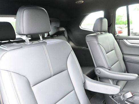 Used 2026 GMC Acadia Elevation w/ Elevation Premium Package FWD image 36