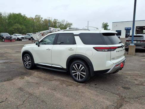 Used 2023 Nissan Pathfinder Platinum w/ Lighting Package (N93) AWD/4WD image 3