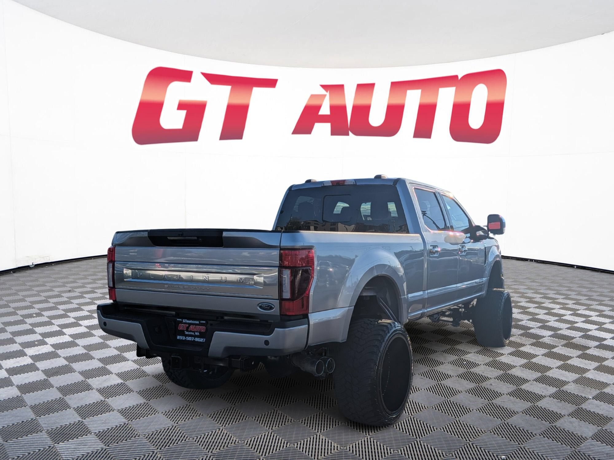 Used 2022 Ford F350 Platinum w/ FX4 Off-Road Package AWD/4WD image 5