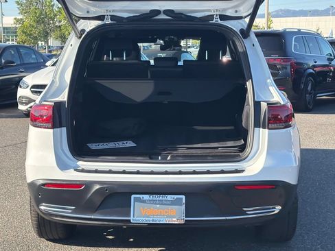 Used 2023 Mercedes-Benz EQB 300 4MATIC image 16