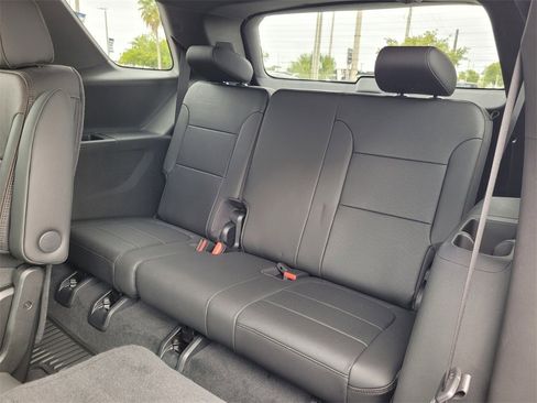 Used 2023 Chevrolet Traverse High Country image 18