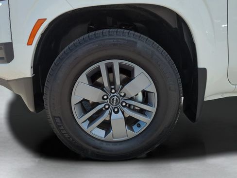 Certified 2025 Nissan Frontier SV RWD image 26