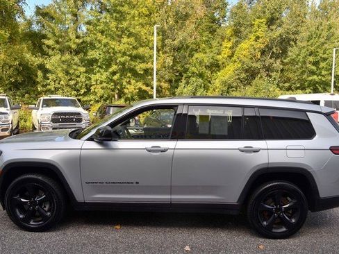 Used 2023 Jeep Grand Cherokee L Laredo image 5