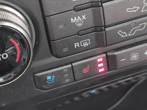 Used 2018 Ford F150 Raptor w/ Equipment Group 802A Luxury image 3