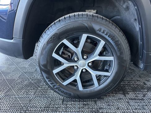 Used 2023 Jeep Grand Cherokee Limited image 24