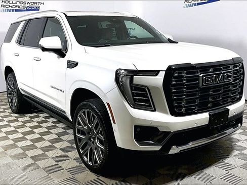 Used 2025 GMC Yukon Denali Ultimate AWD/4WD image 3