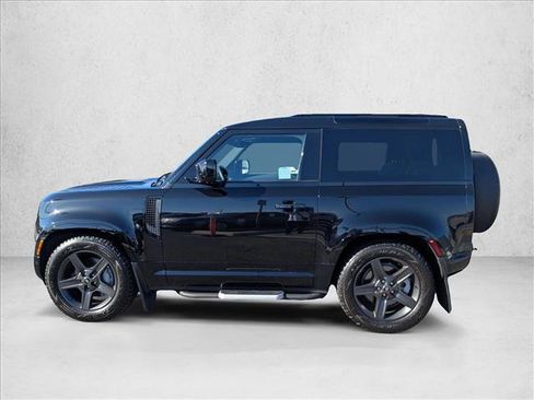 Used 2023 Land Rover Defender 90 X-Dynamic SE image 9