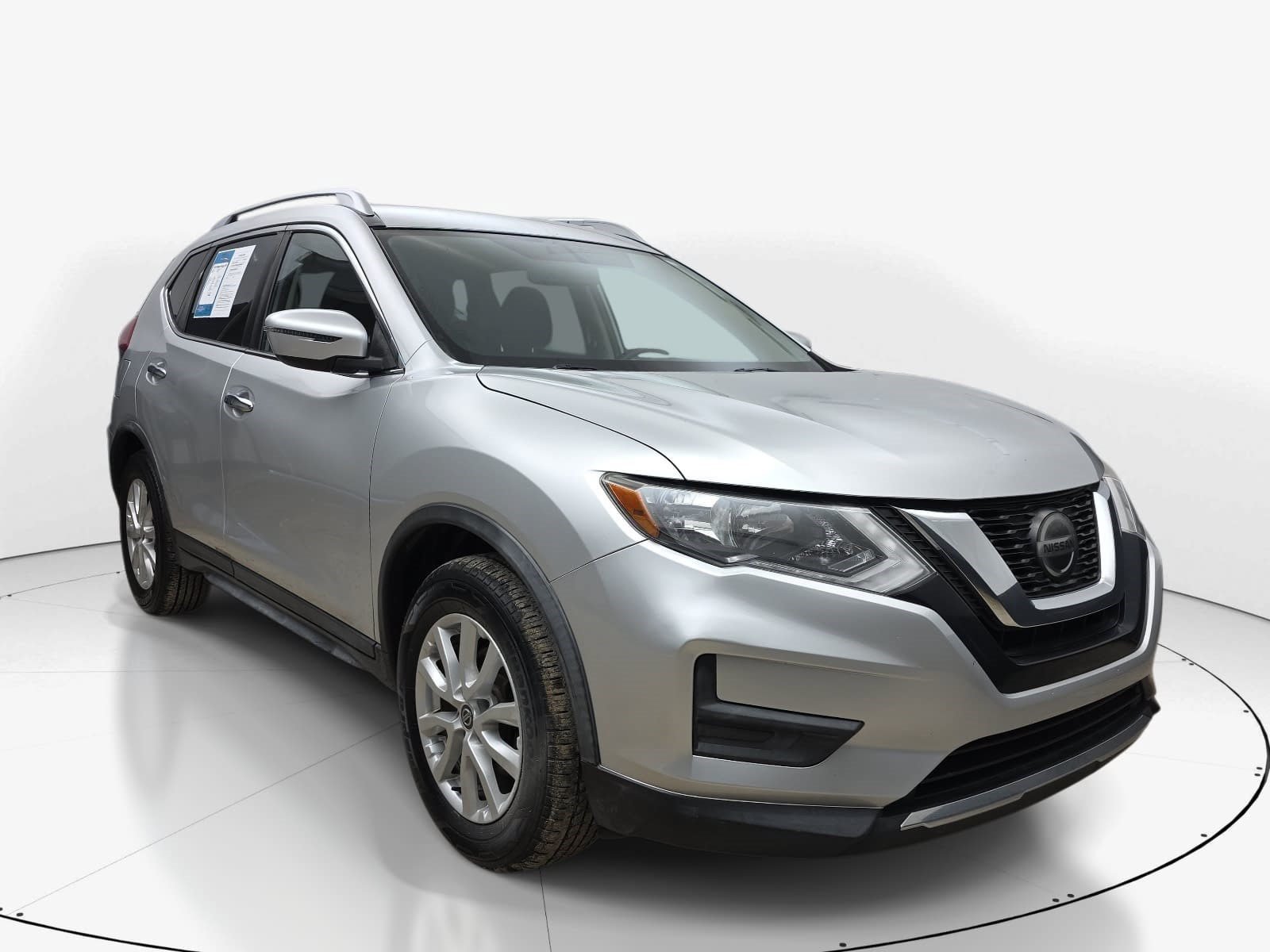 Used 2018 Nissan Rogue SV FWD image 2