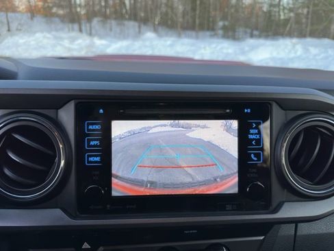 Used 2019 Toyota Tacoma TRD Sport image 11