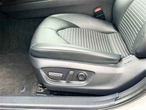 Used 2024 Toyota Camry SE image 18