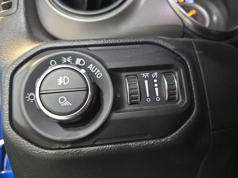 Used 2022 Jeep Gladiator Sport AWD/4WD image 23