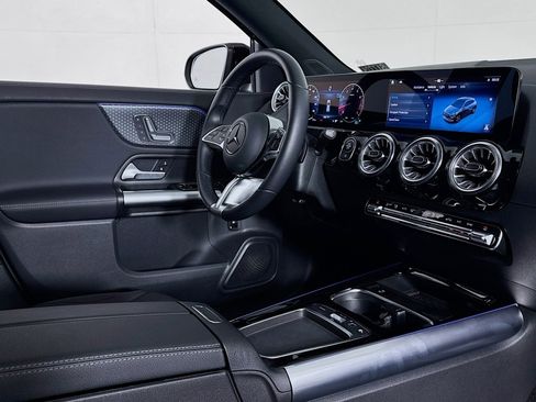 Certified 2025 Mercedes-Benz GLA 250 image 16