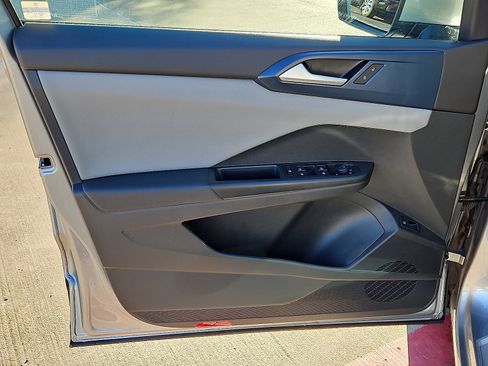 Used 2023 Volkswagen Taos SE image 12