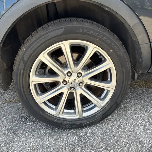 Used 2017 Ford Explorer Limited w/ Equipment Group 301A FWD image 17