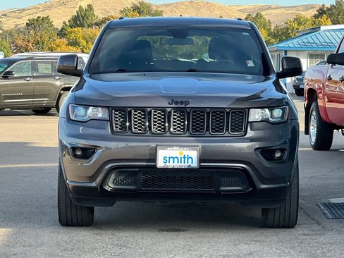 Used 2021 Jeep Grand Cherokee Laredo X image 9