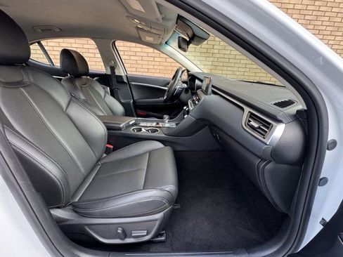 Used 2025 Genesis G70 2.5T AWD/4WD image 7