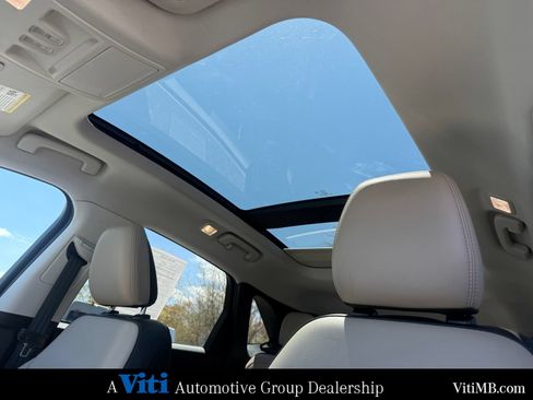 Used 2022 Ford Escape Titanium FWD image 19