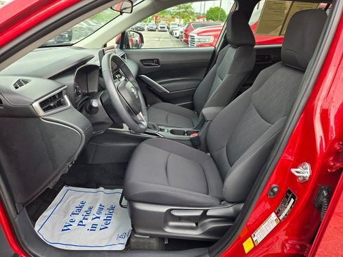 Used 2023 Toyota Corolla Cross LE w/ Moonroof Package AWD/4WD image 15