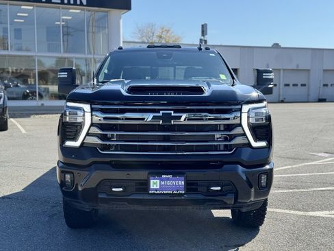 Used 2024 Chevrolet Silverado 3500 High Country w/ High Country Premium Package image 9