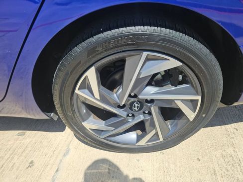Used 2025 Hyundai Elantra Limited FWD image 25