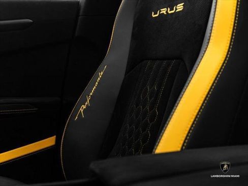 Used 2024 Lamborghini Urus Performante AWD/4WD image 32