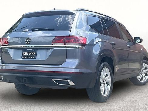 Used 2022 Volkswagen Atlas SE w/ Panoramic Sunroof Package FWD image 2