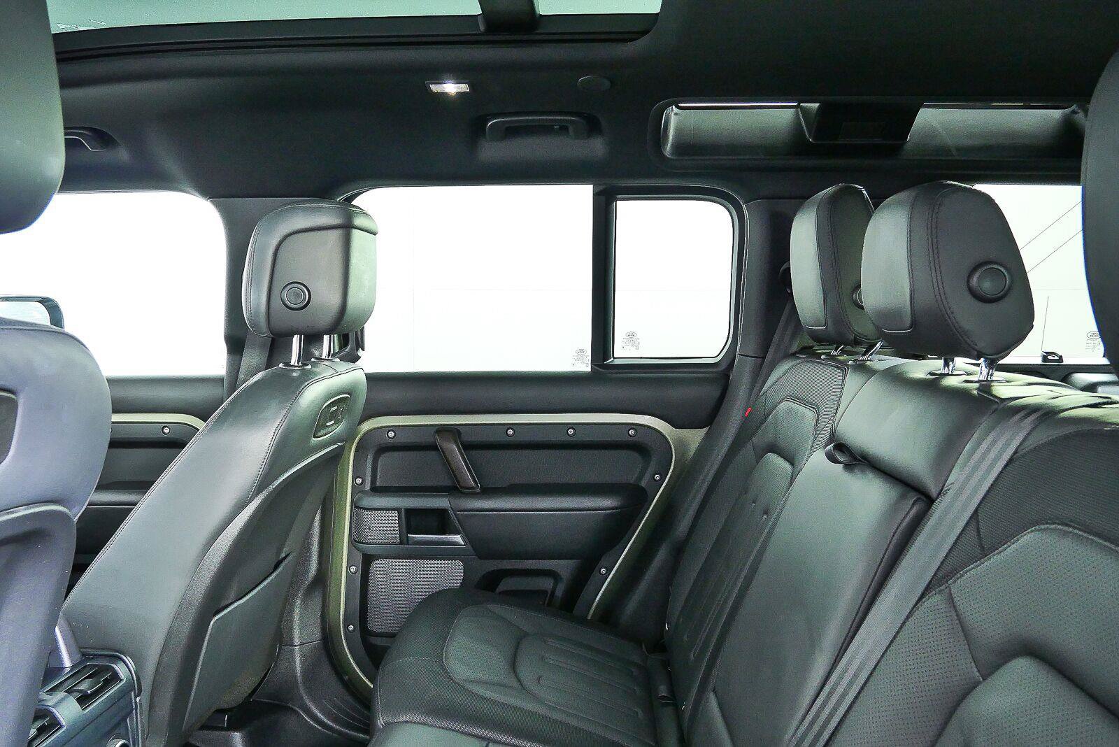 Used 2021 Land Rover Defender 110 X-Dynamic HSE AWD/4WD image 19