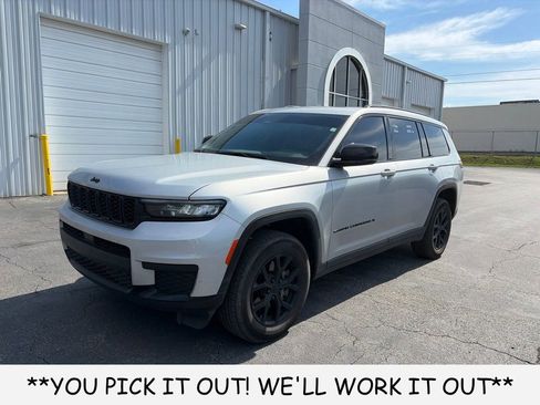 Used 2024 Jeep Grand Cherokee L Altitude RWD image 3