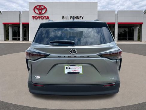 New 2026 Toyota Sienna XLE FWD image 4