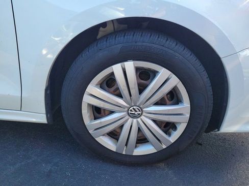 Used 2017 Volkswagen Jetta S FWD image 2