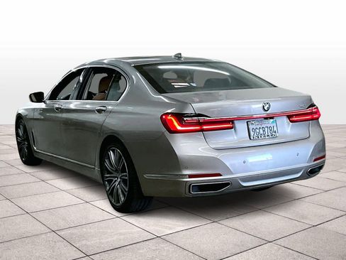 Used 2022 BMW 740i w/ Premium Package image 13