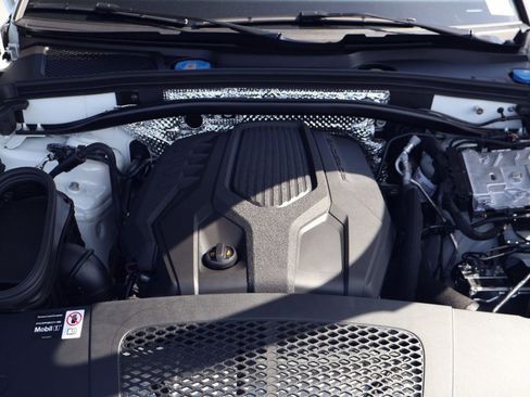 New 2026 Porsche Macan image 26