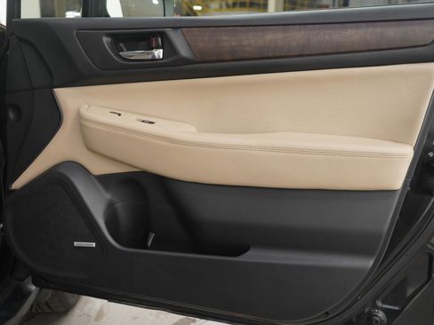 Used 2017 Subaru Outback 2.5i Limited image 9