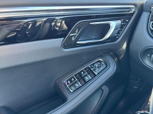 Used 2025 Porsche Macan AWD/4WD image 11