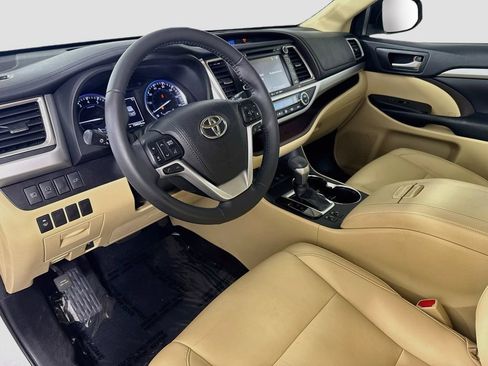 Used 2018 Toyota Highlander XLE AWD/4WD image 19